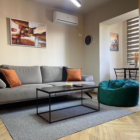 Dea'S Apartment: Hidden Gem Tirana Zewnętrze zdjęcie